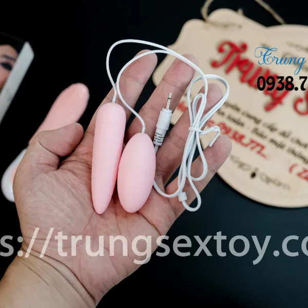 Lưỡi rung liếm âm đạo kích thích “cô bé” cực sướng