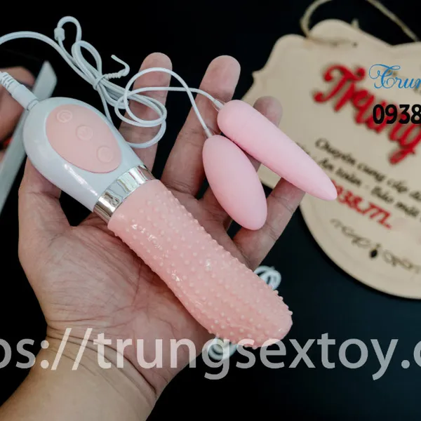 Lưỡi rung liếm âm đạo kích thích “cô bé” cực sướng