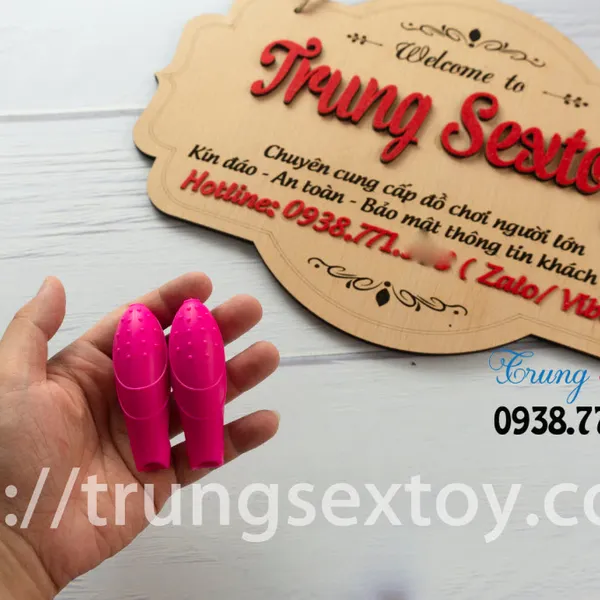 Ngón tay rung mini khiến nước nôi của nàng tràn trề