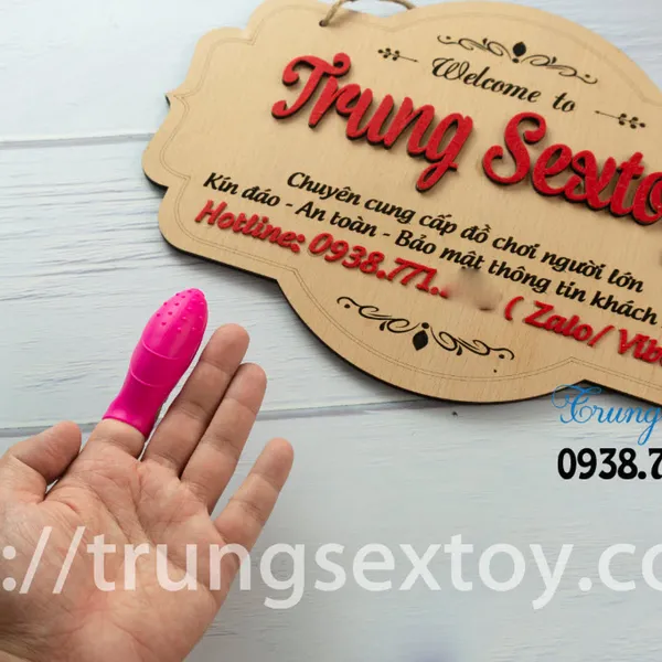 Ngón tay rung mini khiến nước nôi của nàng tràn trề