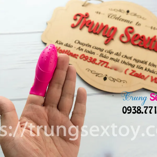Ngón tay rung mini khiến nước nôi của nàng tràn trề