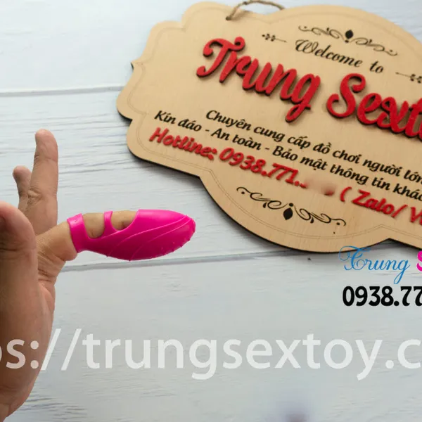 Ngón tay rung mini khiến nước nôi của nàng tràn trề