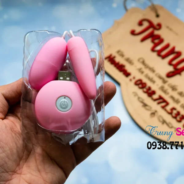 Chị em gào thét vì quá sướng với trứng rung 2 cục USB