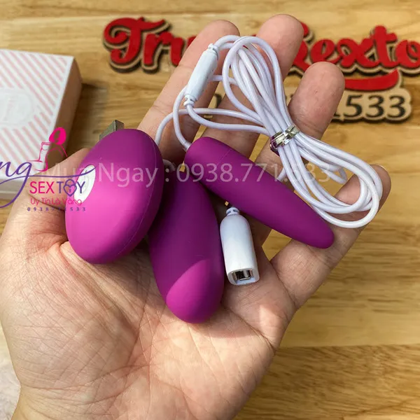 Chị em gào thét vì quá sướng với trứng rung 2 cục USB