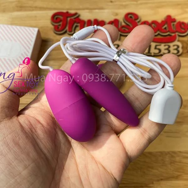 Chị em gào thét vì quá sướng với trứng rung 2 cục USB