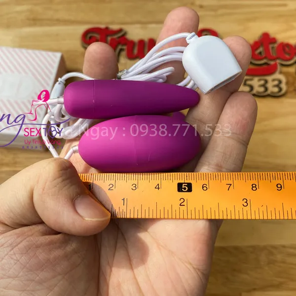 Chị em gào thét vì quá sướng với trứng rung 2 cục USB