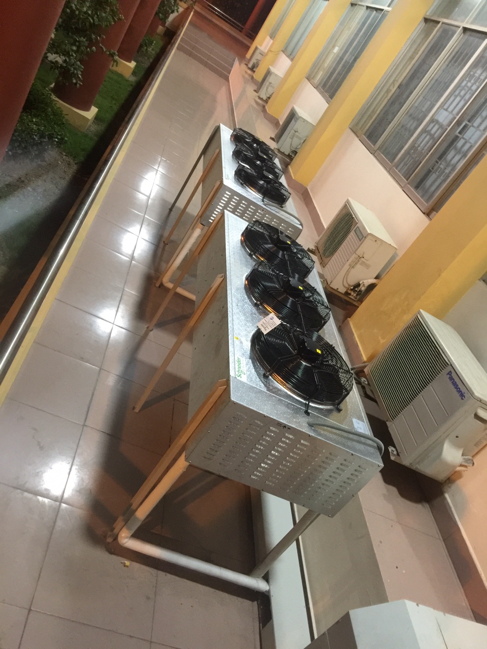 DI DỜI MÁY LẠNH CHÍNH XÁC APC