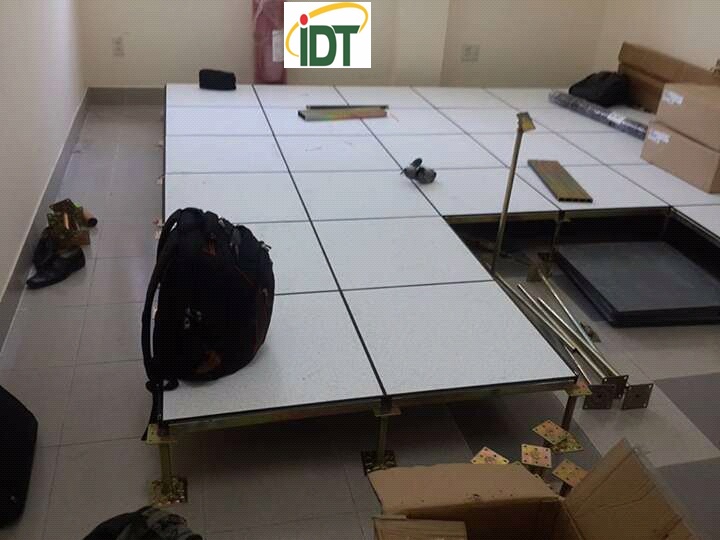 Thi công sàn nâng cho trung tâm dữ liệu