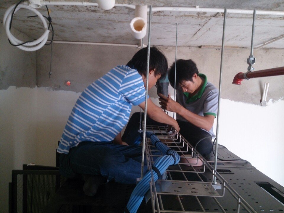 THI CÔNG MẠNG CHO TRUNG TÂM DỮ LIỆU