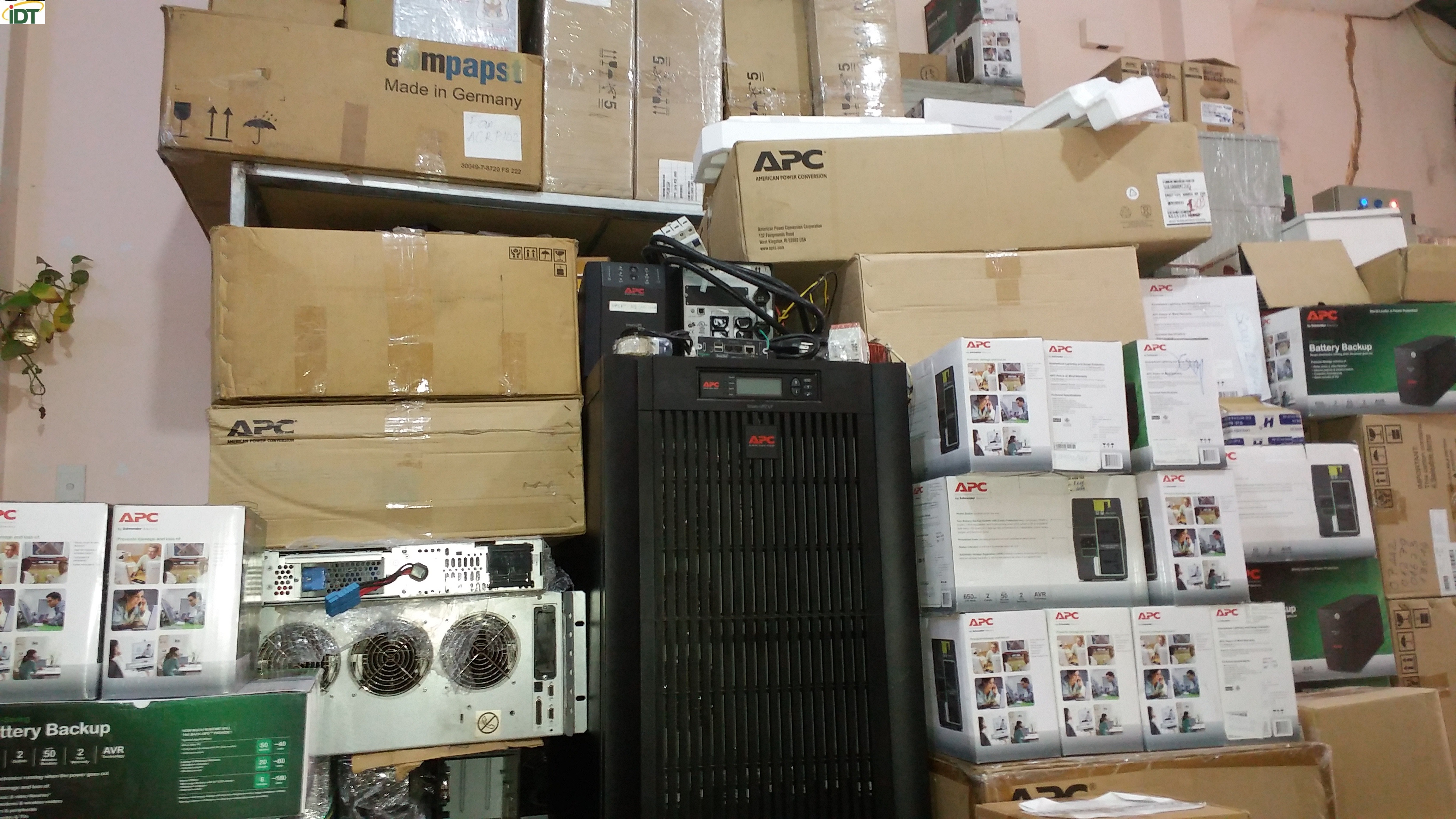 TRUNG TÂM PHÂN PHỐI UPS APC