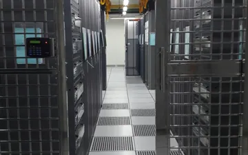 NHÂN VIÊN VẬN HÀNH TRUNG TÂM DỮ LIỆU