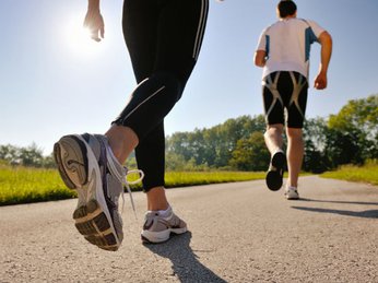 Giảm nguy cơ tăng đường huyết khi đi bộ 20 phút sau khi ăn mỗi ngày