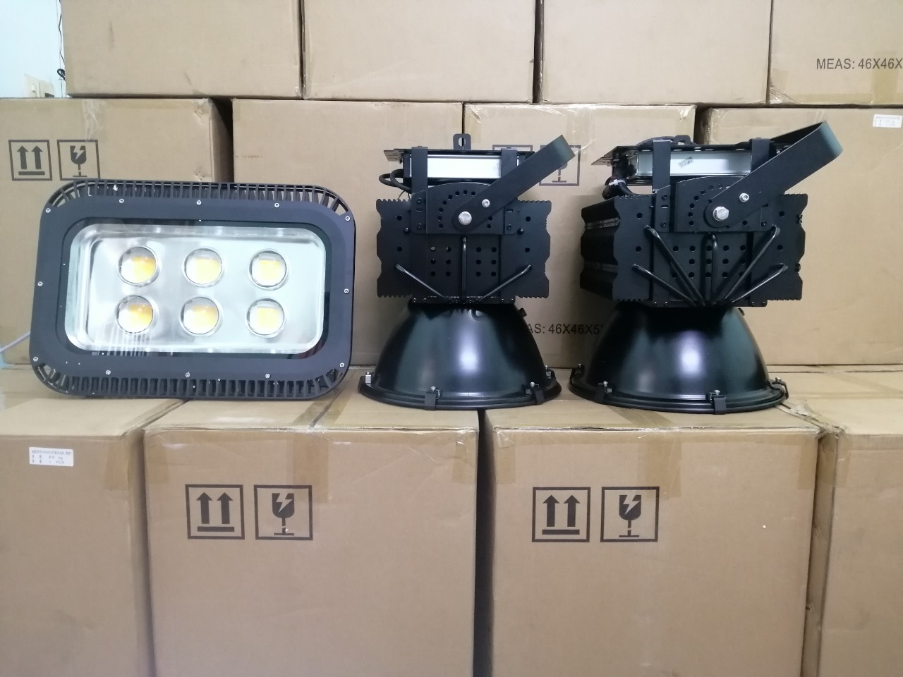 Đèn pha cẩu 500w Đèn pha cẩu 500w