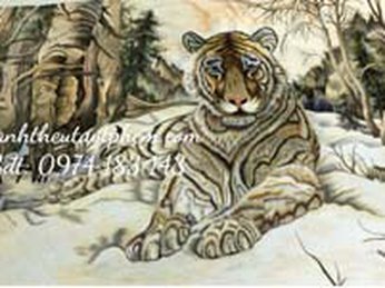 Tranh thêu con hổ được chị Trâm chọn làm món quà tặng tân gia