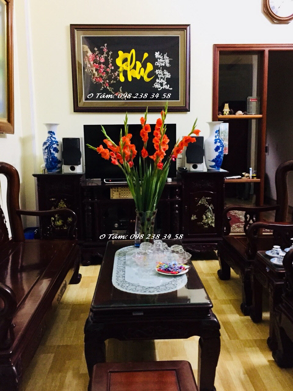 Tranh thêu chữ phúc được treo ở nhà anh Bình đường Hoàng Diệu, Thủ Đức, TPHCM