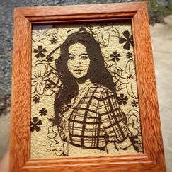 TRANH GIẤY DỪA MẶT KIẾNG, KHUNG GỖ DỪA - KHẮC THEO YÊU CẦU 20X25CM