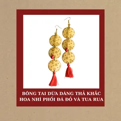 BÔNG TAI DỪA DÁNG THẢ KHẮC HOA NHÍ PHỐI ĐÁ ĐỎ VÀ TUA RUA