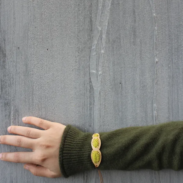 VÒNG TAY BA LÁ PHỐI CHỈ THÊU, 4 màu tùy chọn