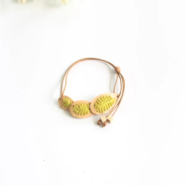 VÒNG TAY BA LÁ PHỐI CHỈ THÊU, 4 màu tùy chọn