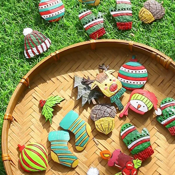 Bộ 11 Pin- Bán lẻ, huy hiệu Giáng Sinh cài áo, balo trang trí siêu xinh