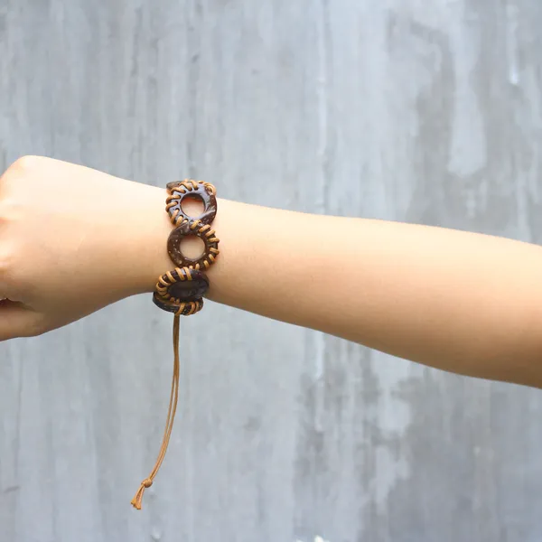 VÒNG TAY CHUỖI KHOEN DỪA  PHỐI DÂY SÁP