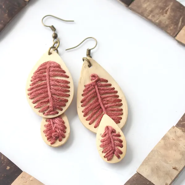 BÔNG TAI DỪA DÁNG LÁ PHỐI CHỈ THÊU, 4 màu tùy chọn