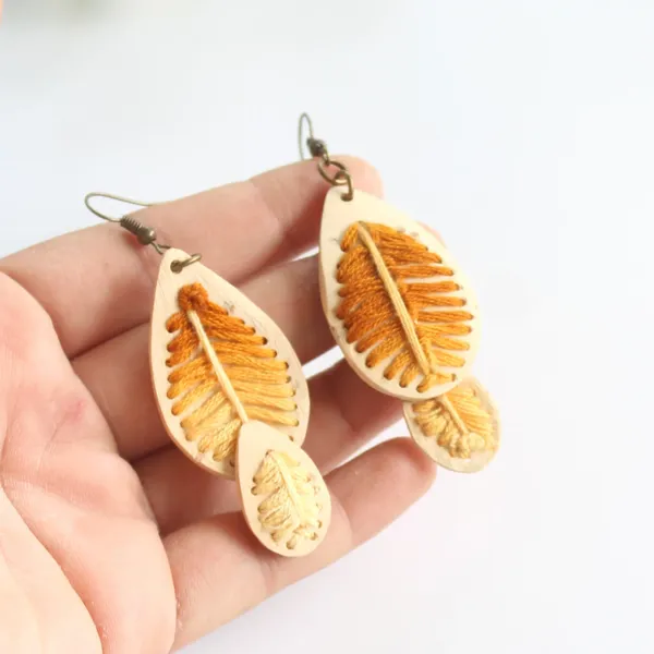 BỘ TRANG SỨC DỪA BA LÁ PHỐI CHỈ THÊU, COMPO 3 MÓN, 4 màu tùy chọn 