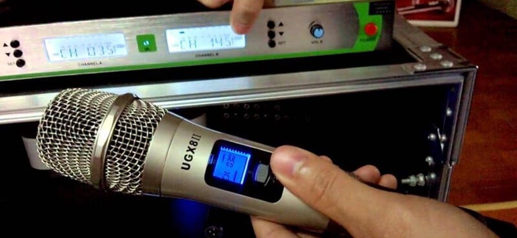 Kết nối micro và thiết bị điều khiển