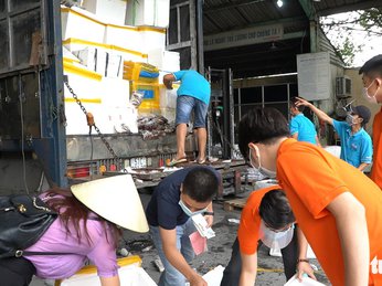 Những chuyến xe nghĩa tình đầu tiên mang 3 tấn cá từ Quảng Bình vào TP.HCM