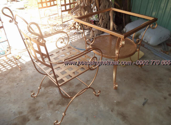 Mẫu bàn ghế sắt được yêu thích năm 2013 Mẫu bàn ghế sắt được yêu thích năm 2013