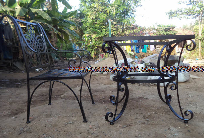 Mẫu bàn ghế sắt được yêu thích năm 2013 Mẫu bàn ghế sắt được yêu thích năm 2013