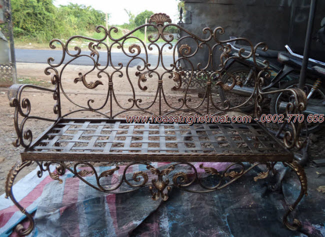 Bàn Ghế Sắt Rèn - Sắt rèn nghệ thuật và phụ kiện sắt. Bàn Ghế Sắt Rèn - Sắt rèn nghệ thuật và phụ kiện sắt.