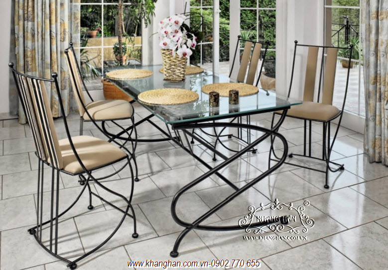 Với sự kết hợp hoàn hảo giữa sắt và thiết kế đẹp mắt, bàn ghế sắt đẹp sẽ làm cả không gian nội thất của bạn trở nên thú vị hơn bao giờ hết. Đây chắc chắn là một lựa chọn tuyệt vời cho những ai yêu thích phong cách hiện đại và sang trọng.