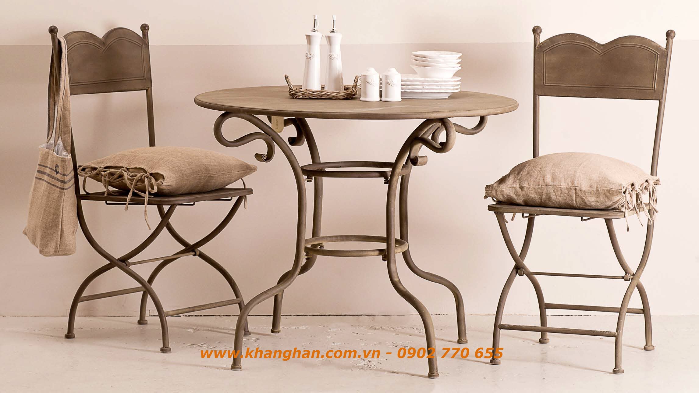 Bàn ghế sắt rèn nghệ thuật đẹp theo phong cách NostalgiaKH14-BG004 Bàn ghế sắt rèn nghệ thuật đẹp theo phong cách NostalgiaKH14-BG004