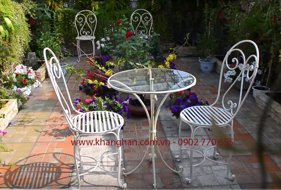 ban-ghe-san-vuon-bang-sat-dep