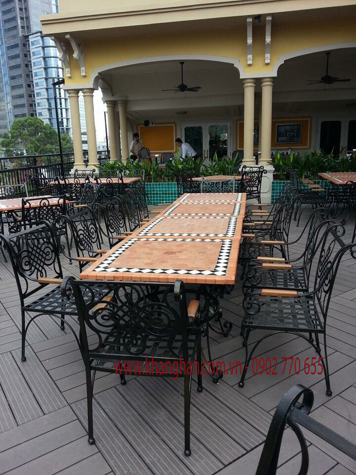 ban-ghe-san-vuon-bang-sat-dep