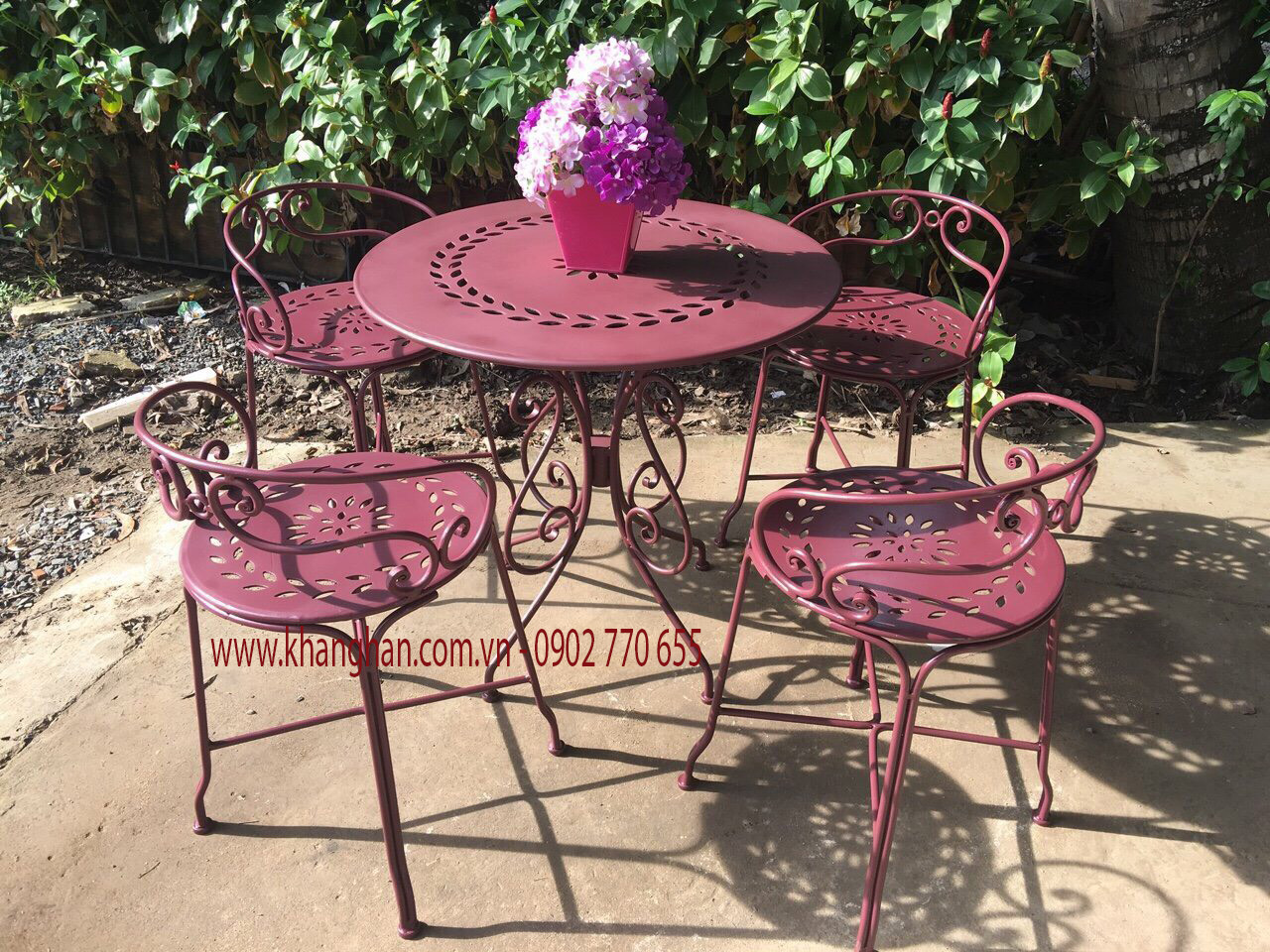 ban-ghe-san-vuon-bang-sat-dep