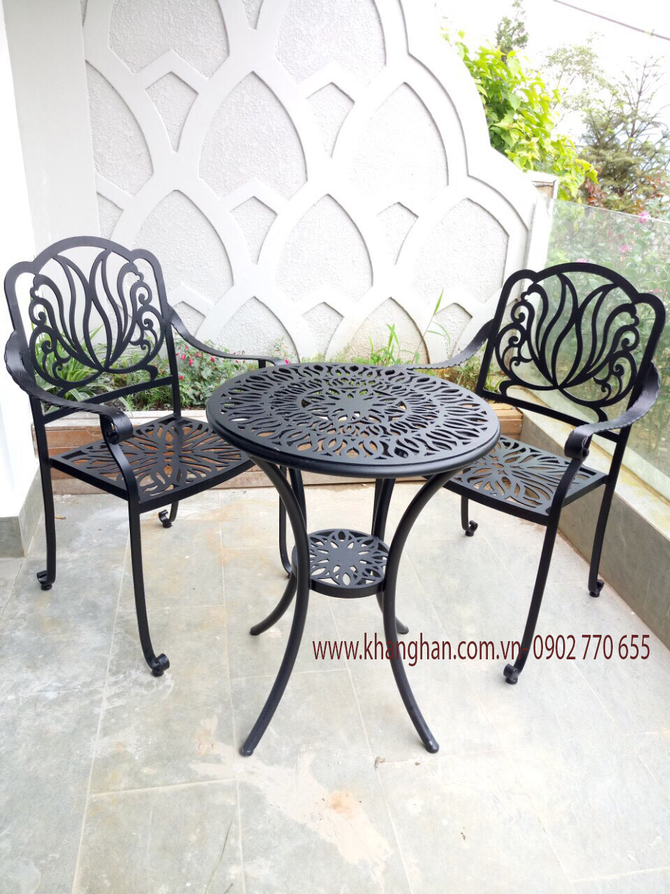 ban-ghe-san-vuon-bang-sat-dep