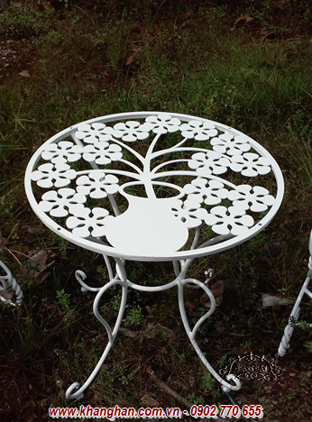 Bàn ghế sắt mỹ thuật cho sân vườn Bàn ghế sắt mỹ thuật cho sân vườn