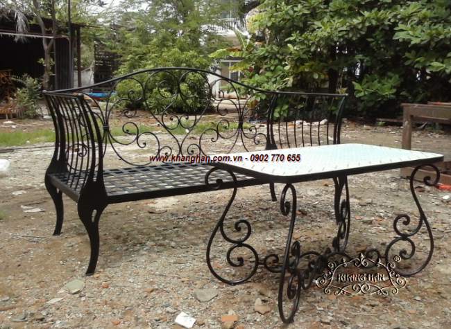 Ghế dài sắt rèn nghệ thuật độc đáo, đầy ấn tượng thích hợp cho sân vườn KH14-G001 Ghế dài sắt rèn nghệ thuật độc đáo, đầy ấn tượng thích hợp cho sân vườn KH14-G001