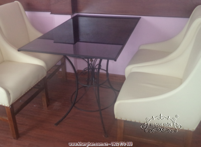 Bàn sắt mỹ thuật cho cafe phòng kính. Bàn sắt mỹ thuật cho cafe phòng kính.