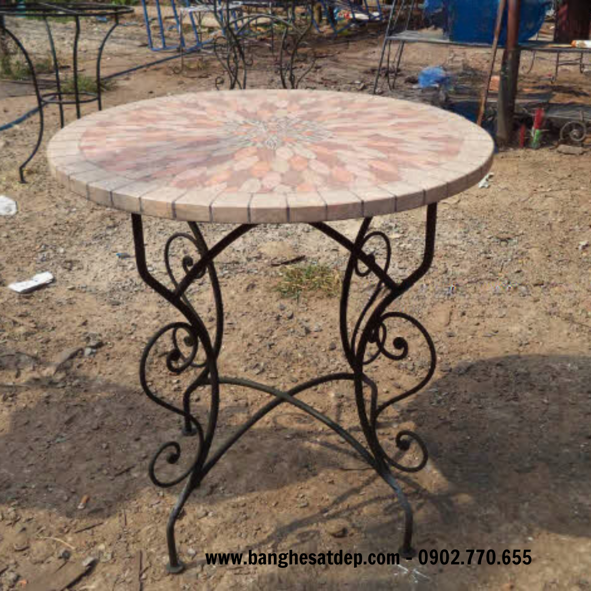 Đón chào xuân mới cùng bàn ghế sắt rèn nghệ thuật duyên dáng và sang trọng KH14-BG035 Đón chào xuân mới cùng bàn ghế sắt rèn nghệ thuật duyên dáng và sang trọng KH14-BG035