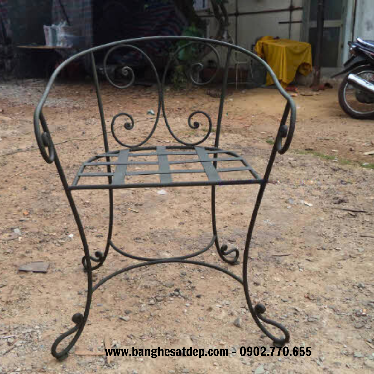 Đón chào xuân mới cùng bàn ghế sắt rèn nghệ thuật duyên dáng và sang trọng KH14-BG035 Đón chào xuân mới cùng bàn ghế sắt rèn nghệ thuật duyên dáng và sang trọng KH14-BG035