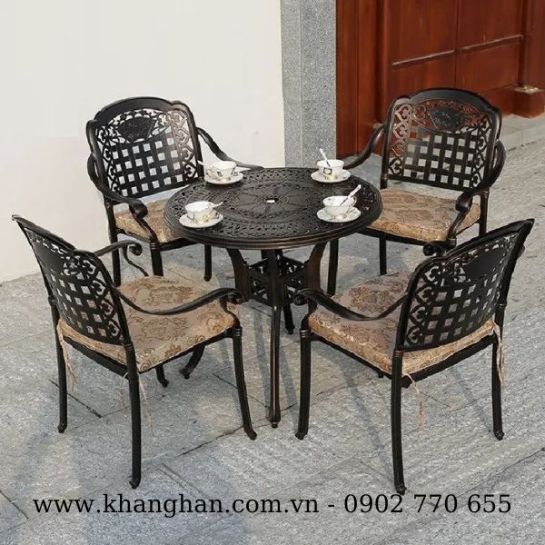 Bàn ghế sân vườn Phong cách Bistro tân cổ điển KH23-B13.4G01A Bàn ghế sân vườn Phong cách Bistro tân cổ điển KH23-B13.4G01A