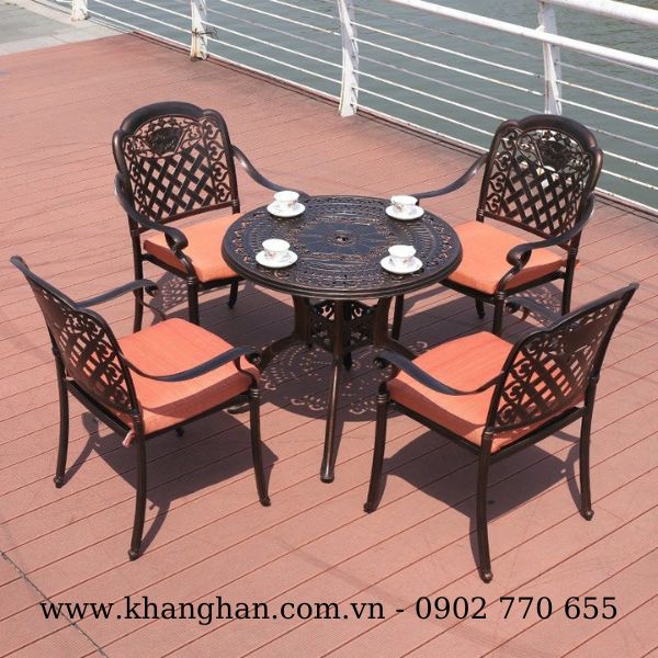 Bàn ghế sân vườn Phong cách Bistro tân cổ điển KH23-B13.4G01 Bàn ghế sân vườn Phong cách Bistro tân cổ điển KH23-B13.4G01