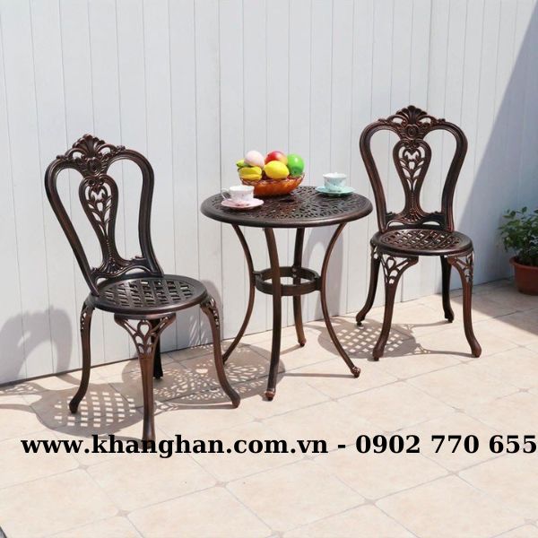 Bộ bàn tròn 2 ghế ngoài trời nhôm đúc sơn tĩnh điện kiểu tân cổ điển Bộ bàn tròn 2 ghế ngoài trời nhôm đúc sơn tĩnh điện kiểu tân cổ điển