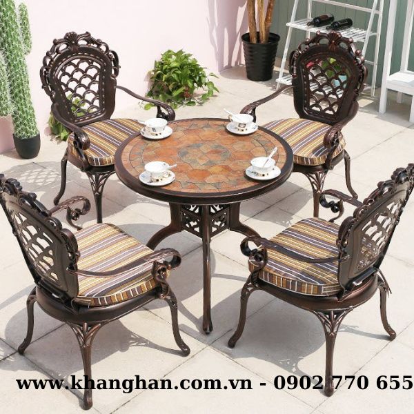 Bộ bàn tròn mặt gốm 4 ghế ngoài trời nhôm đúc sơn tĩnh điện kiểu tân cổ điển B37.4G03 Bộ bàn tròn mặt gốm 4 ghế ngoài trời nhôm đúc sơn tĩnh điện kiểu tân cổ điển B37.4G03