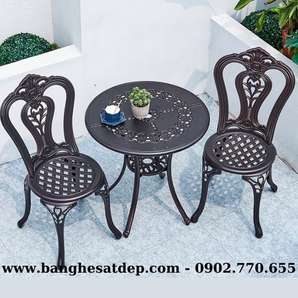 Mẫu bàn ghế ngoài trời phong cách cổ điển bằng nhôm đúc KH23-B40.2G08 Mẫu bàn ghế ngoài trời phong cách cổ điển bằng nhôm đúc KH23-B40.2G08