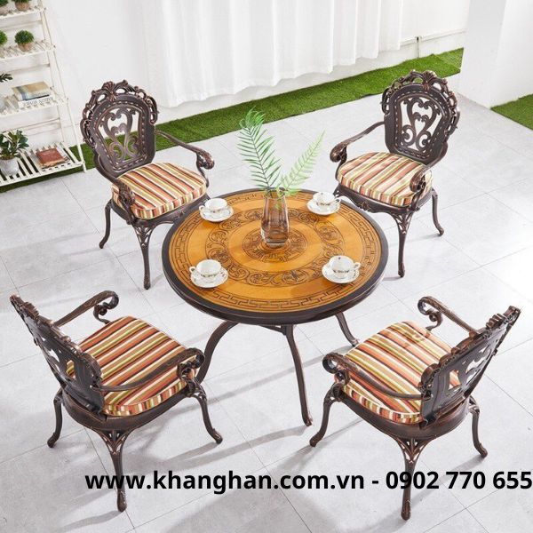 Bàn tròn 4 ghế nhôm đúc sơn tỉnh điện kiểu tân cổ điển KH23-B44.4G03A Bàn tròn 4 ghế nhôm đúc sơn tỉnh điện kiểu tân cổ điển KH23-B44.4G03A