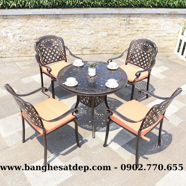 Bàn ghế sân vườn nhôm đúc sơn tĩnh điện phong cách tân cổ điển KH23-B47.4G01 Bàn ghế sân vườn nhôm đúc sơn tĩnh điện phong cách tân cổ điển KH23-B47.4G01